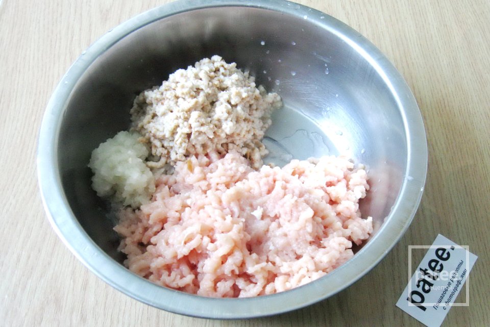 Куриные котлеты с грибами - Шаг 4