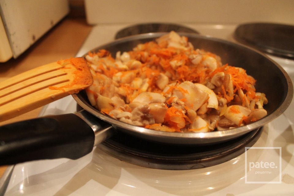 Сырный суп с шампиньонами и морковкой - Шаг 3