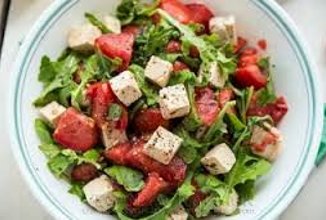 Руккола с черри и брынзой