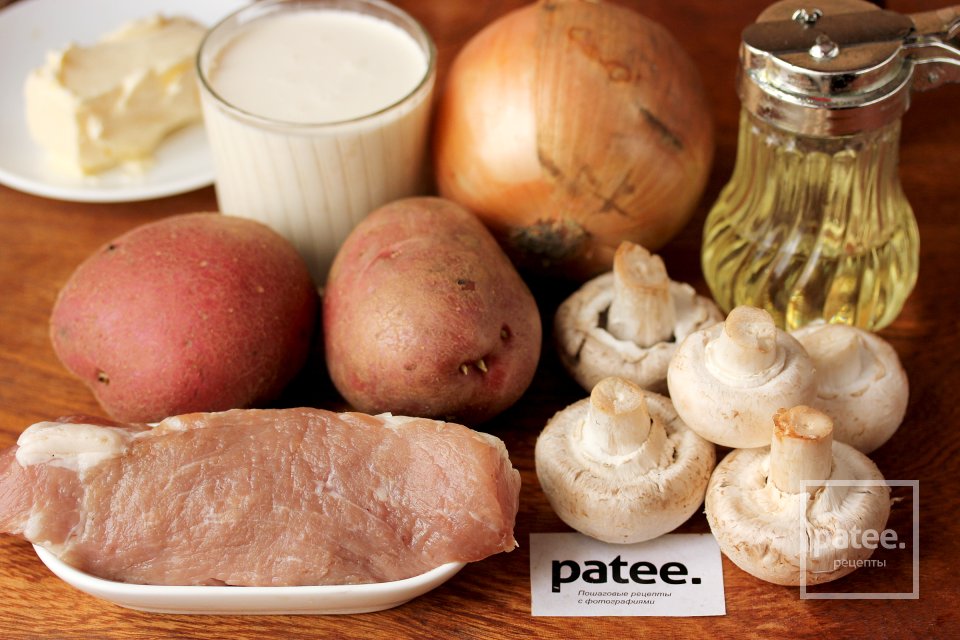 Свинина с грибами под картофельной шубой - Шаг 1
