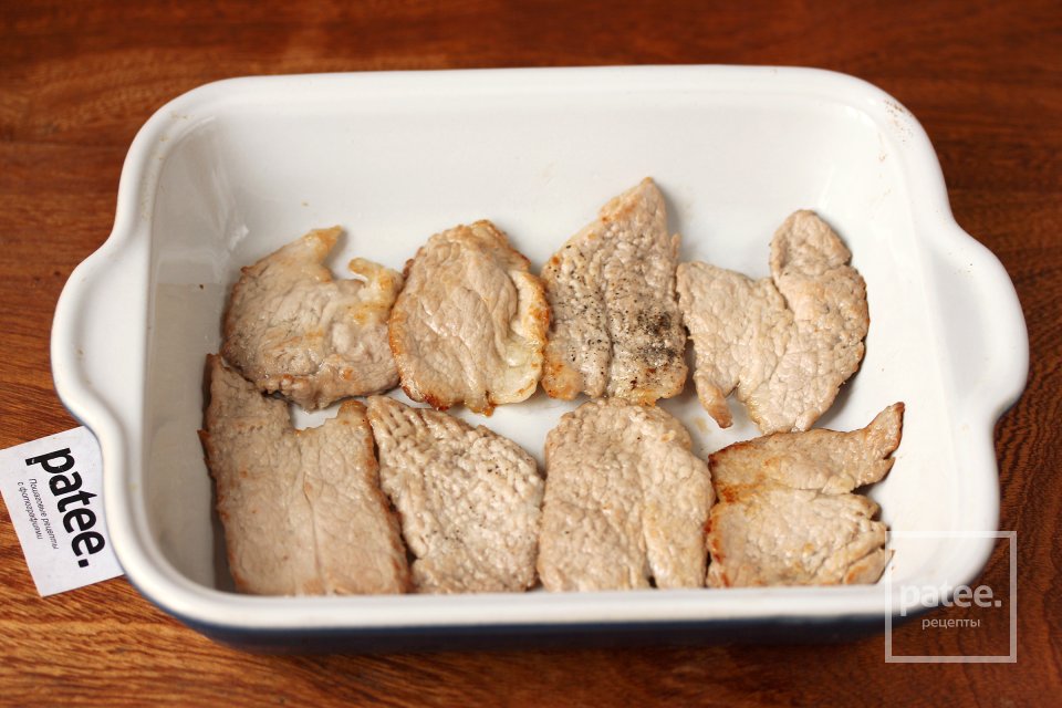 Свинина с грибами под картофельной шубой - Шаг 4