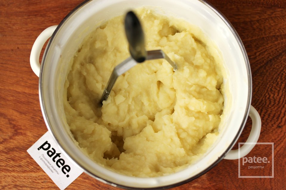 Свинина с грибами под картофельной шубой - Шаг 7