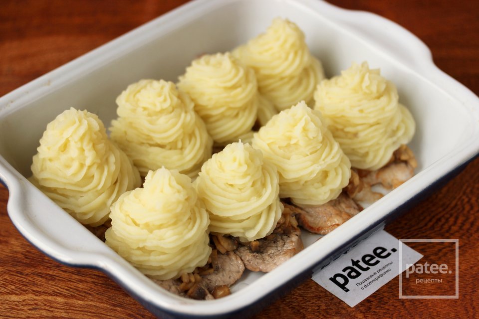 Свинина с грибами под картофельной шубой - Шаг 10