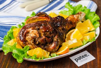 Голень индейки, запеченная с апельсинами