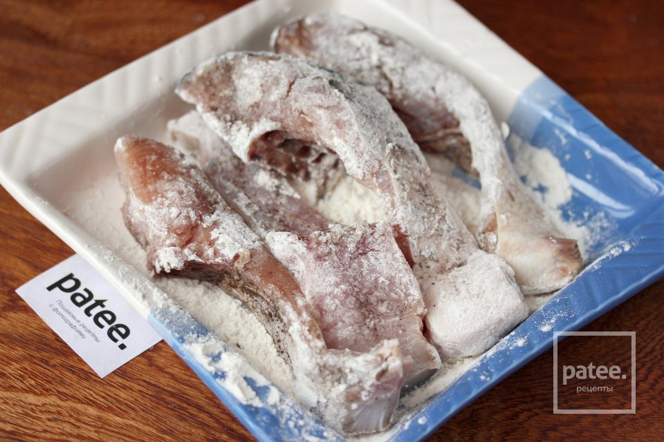 Толстолобик, запечённый с помидорами и чесноком - Шаг 3