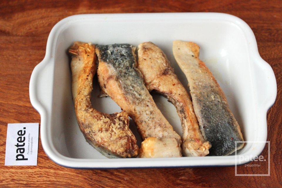 Толстолобик, запечённый с помидорами и чесноком - Шаг 4