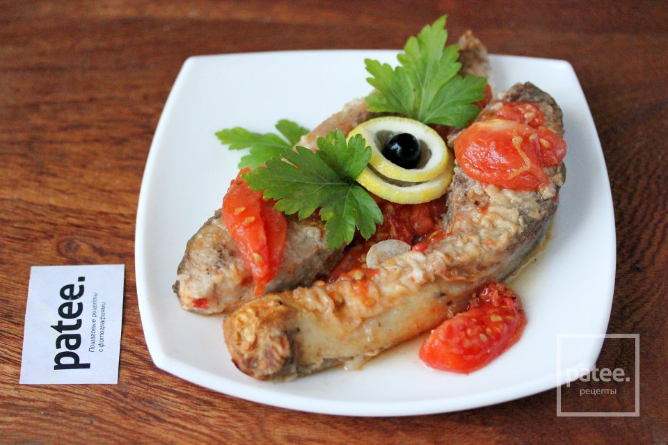 Толстолобик, запечённый с помидорами и чесноком - Шаг 10