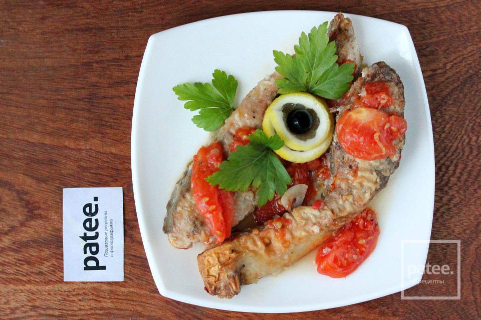 Толстолобик, запечённый с помидорами и чесноком - Шаг 11