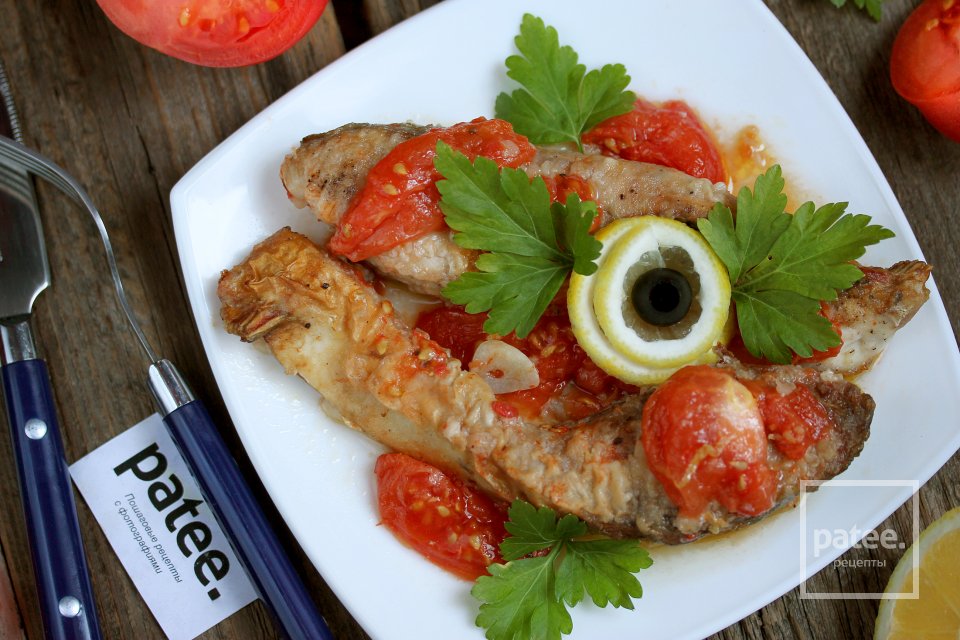 Толстолобик, запечённый с помидорами и чесноком - Шаг 12