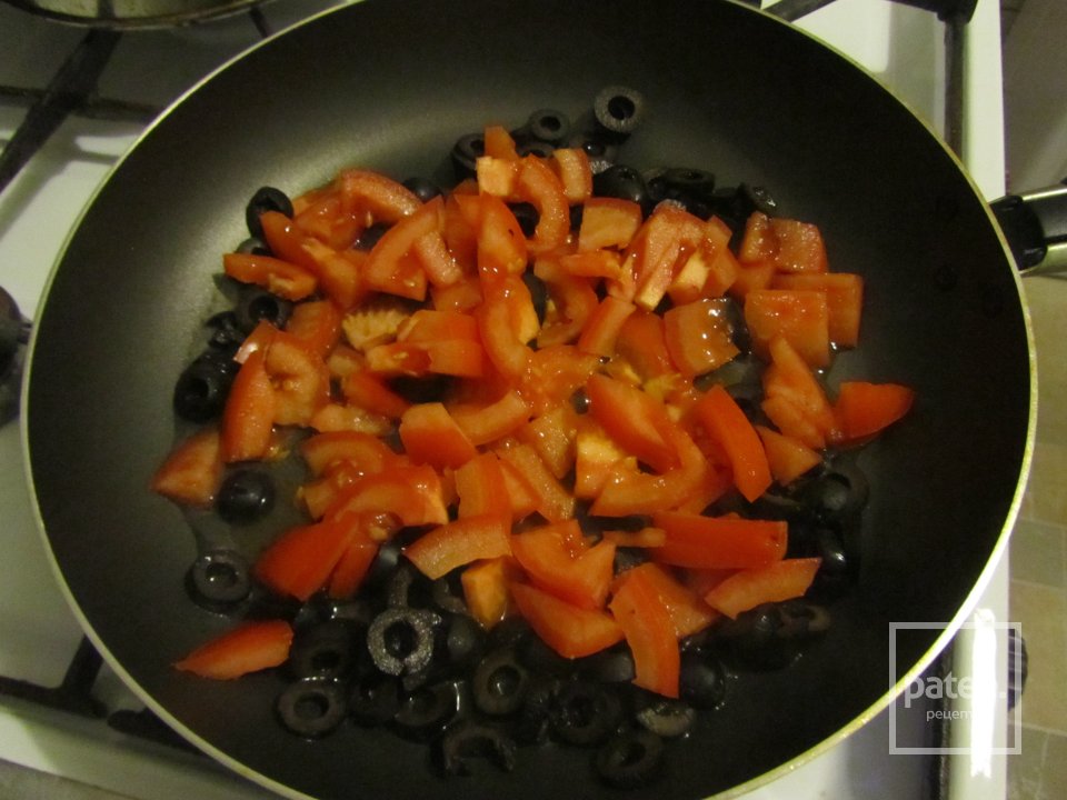 Ризотто с помидорами и оливками - Шаг 1