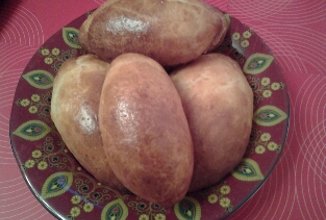 Печеные пирожки с квашеной капустой