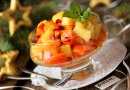 Фруктовый салат с ананасом и хурмой