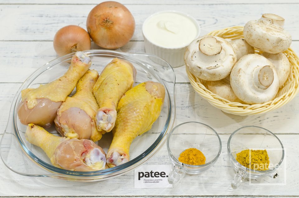 Курица с грибами в сметанном соусе с карри - Шаг 1