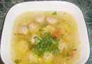Куриный суп с манными клецками