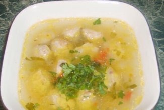 Куриный суп с манными клецками