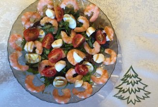 Легкий салат с креветками