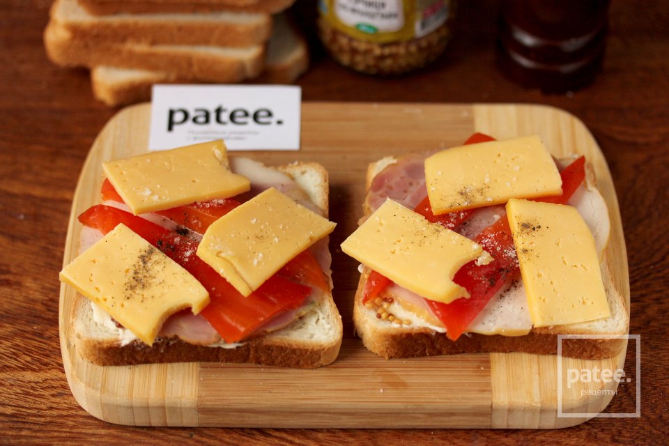 Сэндвич с куриной ветчиной, сладким перцем и горчицей - Шаг 7