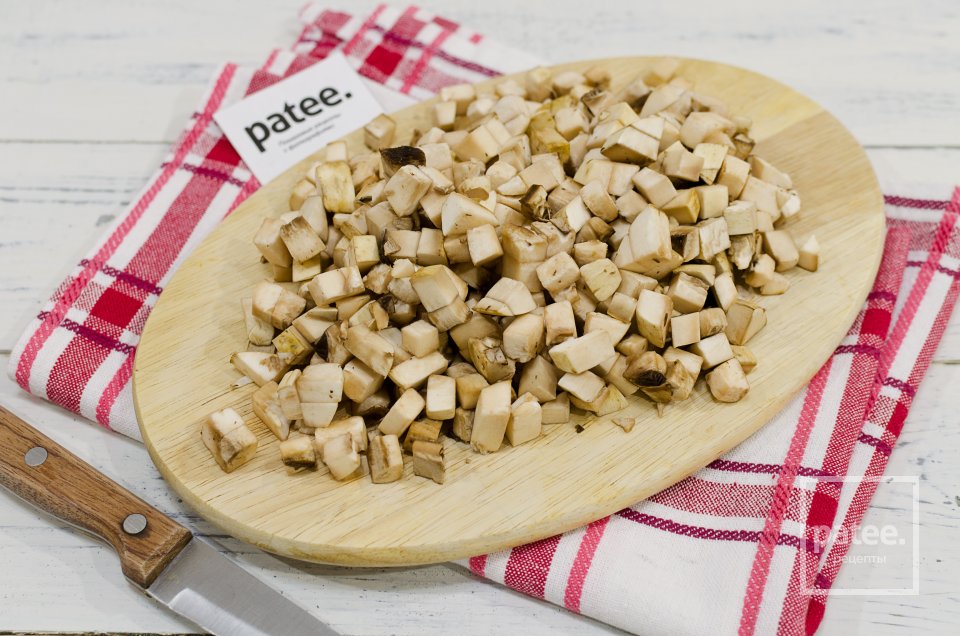 Салат с курицей и грибами Березка - Шаг 4