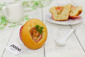 Маффины с яблочными розами