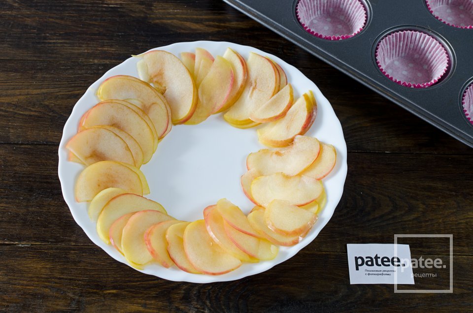 Маффины с яблочными розами - Шаг 11