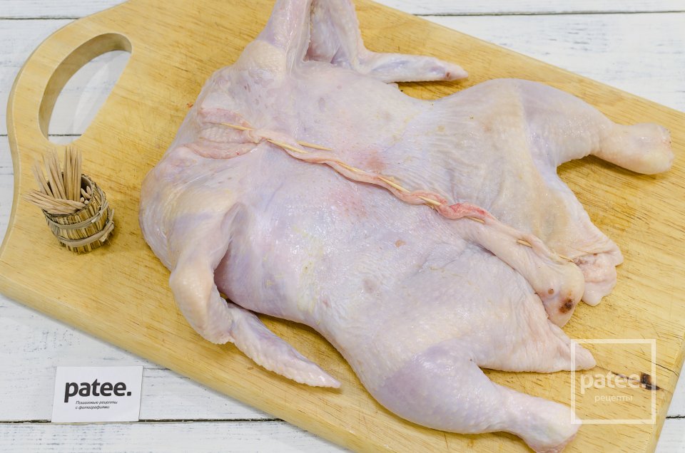 Курица фаршированная гречкой с грибами - Шаг 4