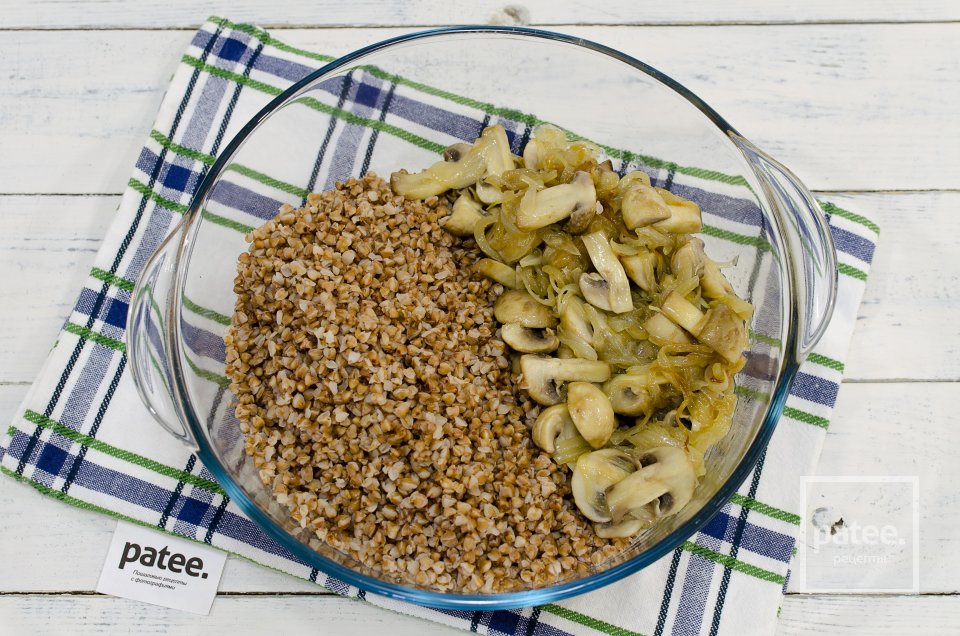 Курица фаршированная гречкой с грибами - Шаг 10