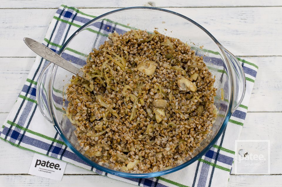 Курица фаршированная гречкой с грибами - Шаг 11