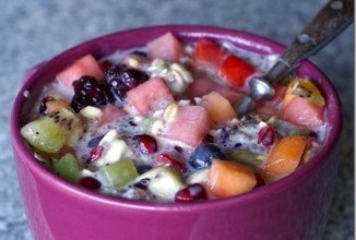 Фруктовый салат с овсянки хлопьями