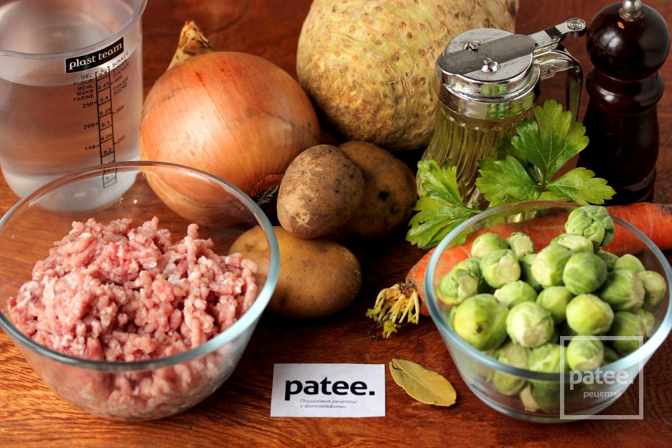 Суп с фрикадельками и брюссельской капустой - Шаг 1