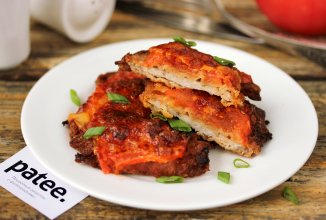Отбивные из свинины с помидорами и сыром