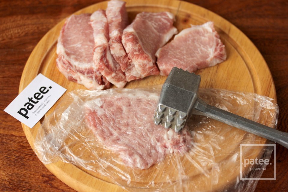 Отбивные из свинины с помидорами и сыром - Шаг 2