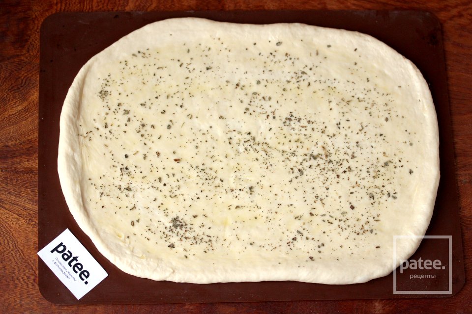 Сырная пицца с помидорами черри - Шаг 4