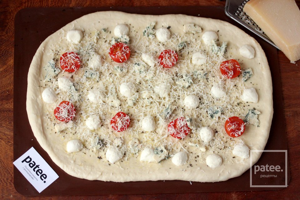 Сырная пицца с помидорами черри - Шаг 8