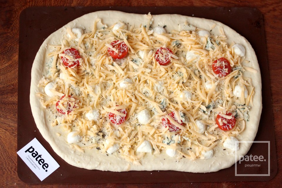 Сырная пицца с помидорами черри - Шаг 9
