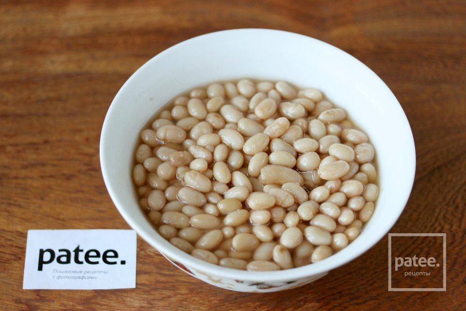 Салат с колбасой и фасолью - Шаг 2