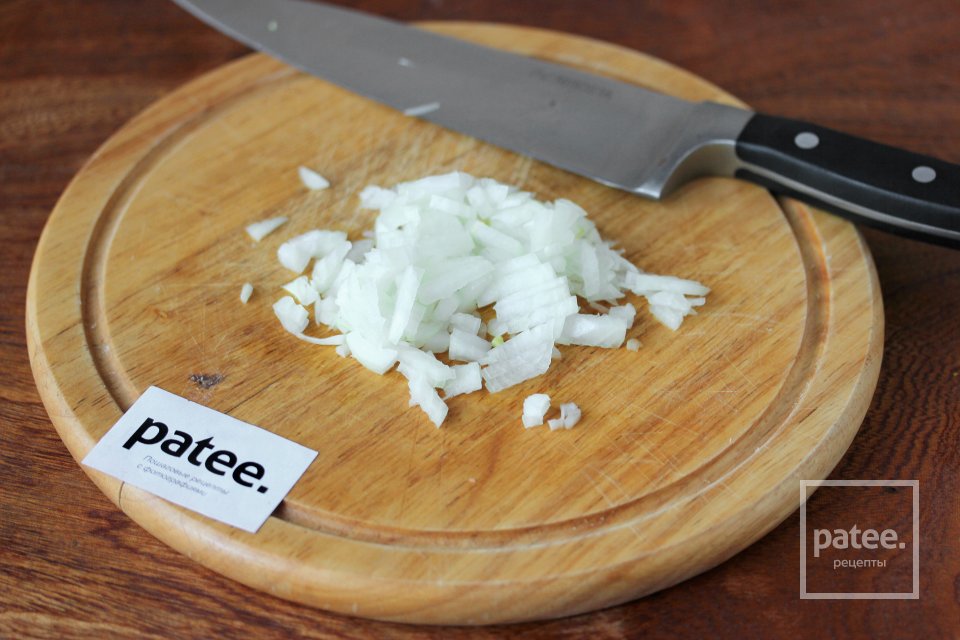 Салат с колбасой и фасолью - Шаг 3