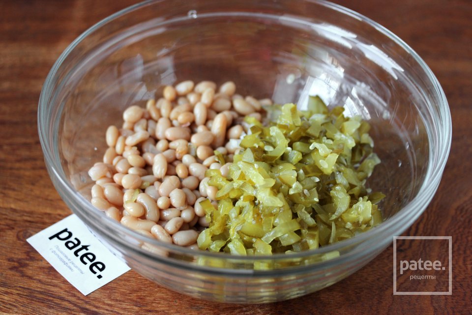 Салат с колбасой и фасолью - Шаг 8