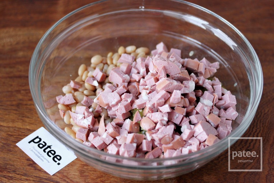 Салат с колбасой и фасолью - Шаг 9