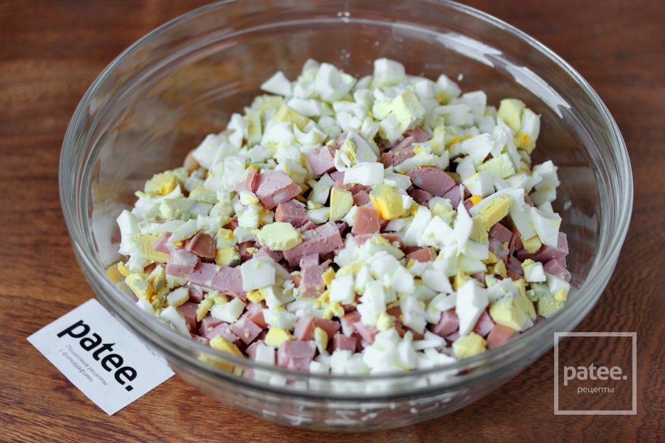 Салат с колбасой и фасолью - Шаг 10