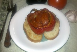 Запеченный сладкий перец с помидорами