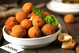 Сырные шарики из моцареллы