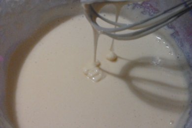 Шарлотка с вишней - приготовление