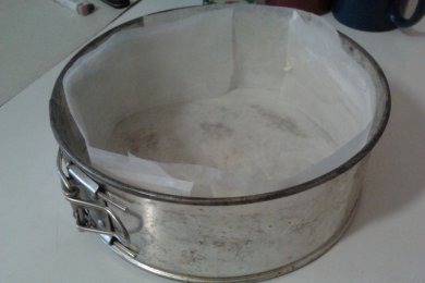 Шарлотка с вишней - приготовление