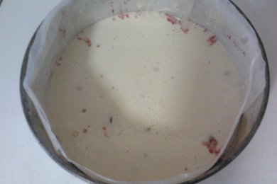 Шарлотка с вишней - приготовление