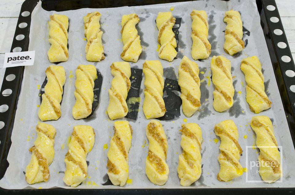 Вертуны из творожного теста с ореховой начинкой - Шаг 23