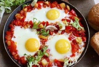 Глазунья с овощами