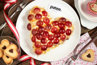 Салат с курицей и виноградом Сердце