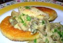 Картофельные котлеты с грибной подливкой