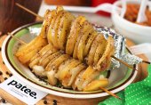 Картофельные кебабы с салом и луком