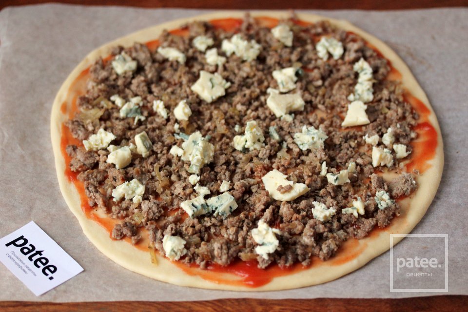 Пицца с фаршем и сыром дор блю - Шаг 8